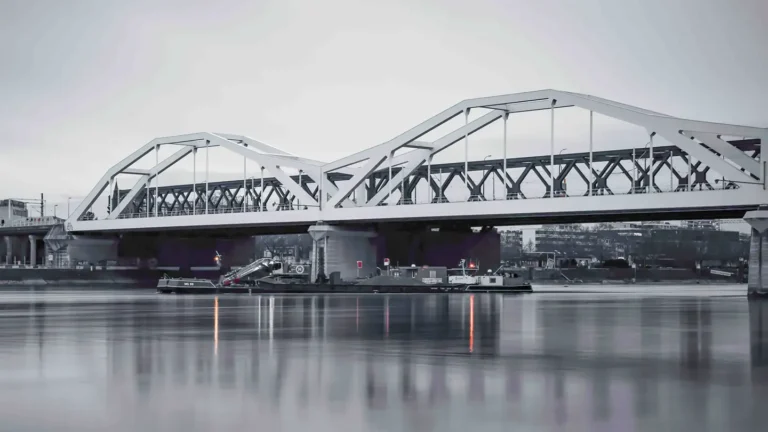 Ludwigshafen am Rhein, Rheinbrücke nach Mannheim